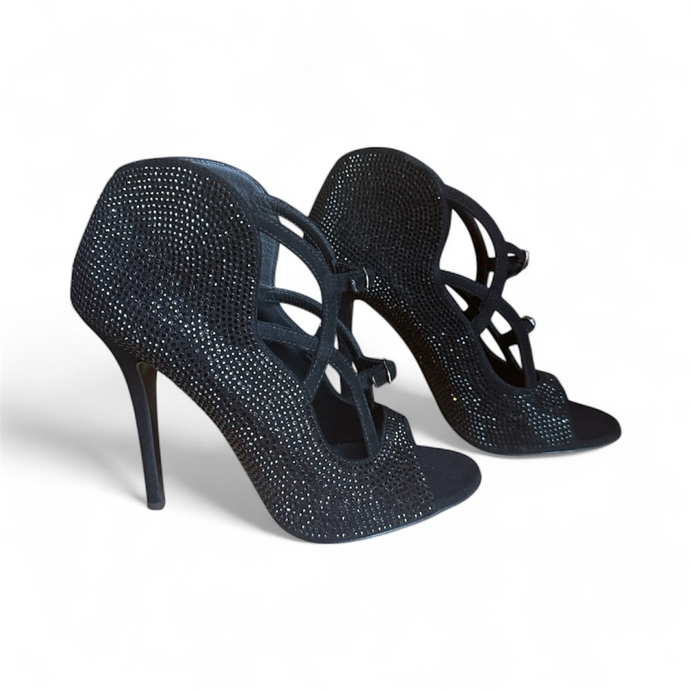 Giuseppe Zanotti Crystal Strass heels
RETAIL 1,395
